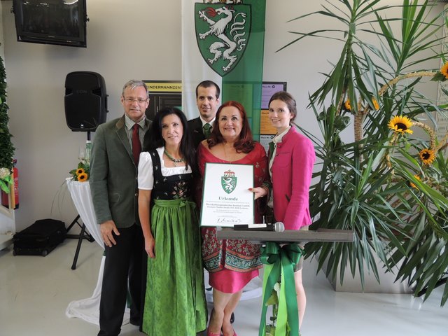 Voller Stolz: Ärztlicher Leiter Dr. Peter Farkas, GF Anneliese Zöhrer, Dr. Michael Schippinger, Eigentümerin Mag. Christa Trauner und BSc GF Christina Schippinger.