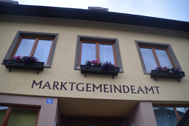 Im Marktgemeindeamt von Abtenau wurde am Dienstagabend angeregt diskutiert. | Foto: Angelika Pehab