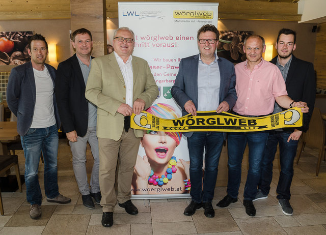 Nicolas Steinwender (Stadtwerke Wörgl GmbH), Mag. (FH) Reinhard Jennewein (Stadtwerke Wörgl GmbH), Josef Haaser (Bgm. Angath),Walter Osl (Bgm. Angerberg), Martinz Dieter (Bgm. Gemeinde Mariastein), Philipp Raggl (LWL Competence Center) | Foto: Mallaun