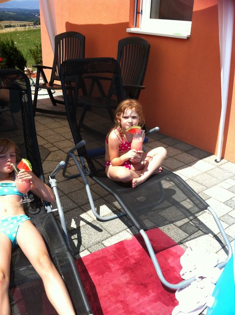 Erdbeercocktail auf der Terrasse