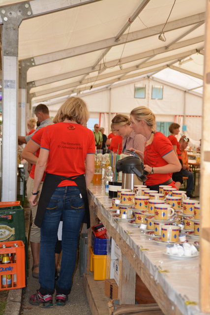 Aufatmen bei Vereinsfesten: Im Bild der Ausschank beim Unterinntaler Trachtenverbandsfest 2015. | Foto: Noggler