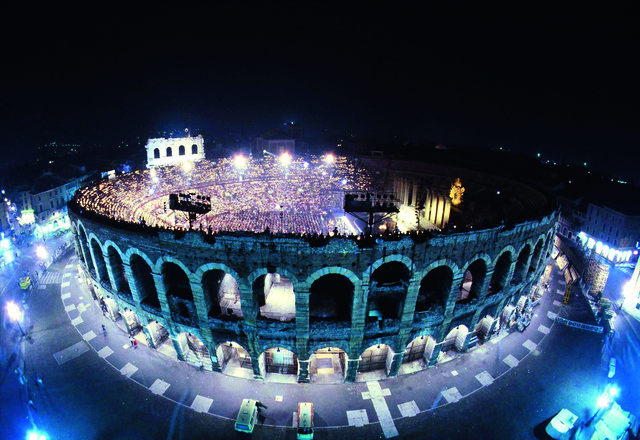 Arena di Verona, die größte Opernbühne der Welt bietet Platz für bis zu 22.000 Menschen. | Foto: Fondazione Arena