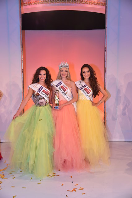 Miss Earth Austria Kimberly Budinsky, Miss Austria 2016 Dragana Stankovic, Miss Universe Austria 2016 Dajana Dzinic | Foto: MAC/Tischler