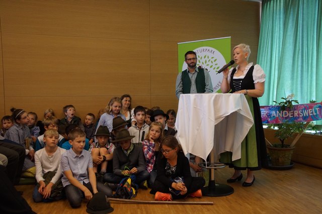 Bürgermeisterin Nicole Eder und Naturpark-Geschäftsführer Clemens Schnaitl begrüßten die Gäste. | Foto: Naturpark