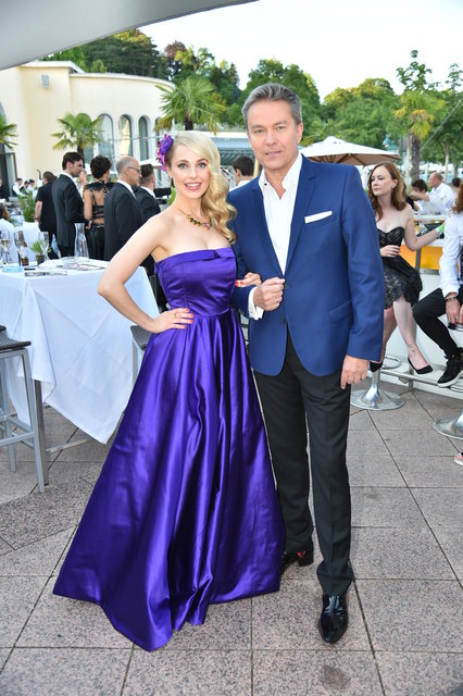 Die Moderatoren der Miss Austria Wahl 2016: Silvia Schneider und Alfons Haider | Foto: MAC/Tischler