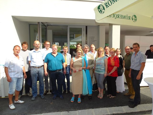 Gruppenbild mit Vertretern fast aller ausführenden Professionisten.