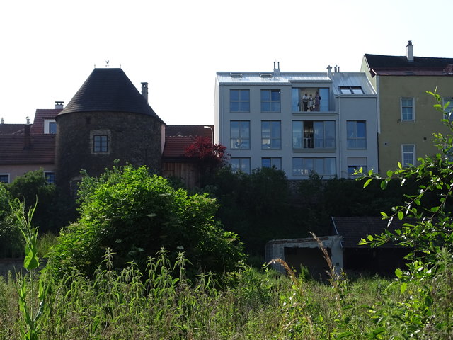 Von der Gartenstraße aus der Blick auf das neue Kanzleigebäude.