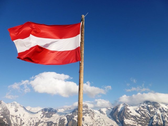 Am Großglockner Abkühlung holen, statt am Strand in der Sonne bruzeln