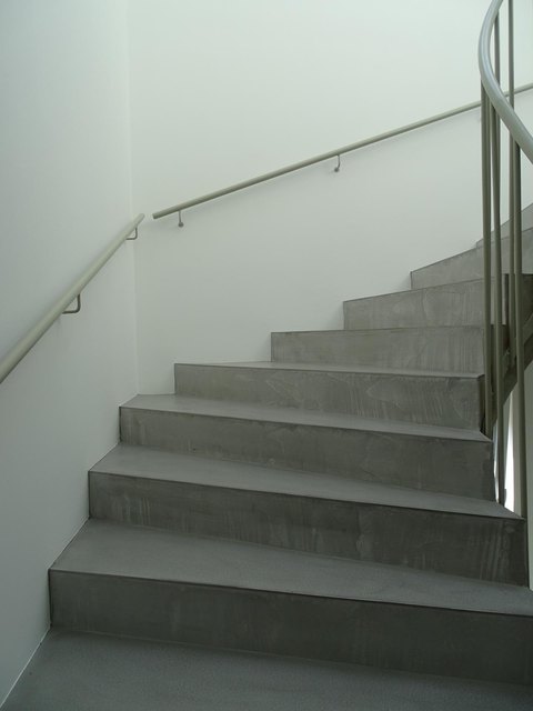 Schlichte Eleganz im Stiegenhaus.