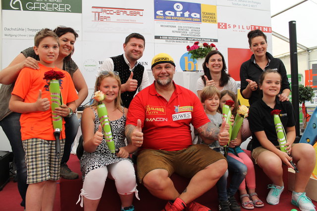Ganz besondere Strongman-Vasenvon Stargast Franz Müllner durften fünf Kinder samt Rose ihren Mamas mitnehmen.