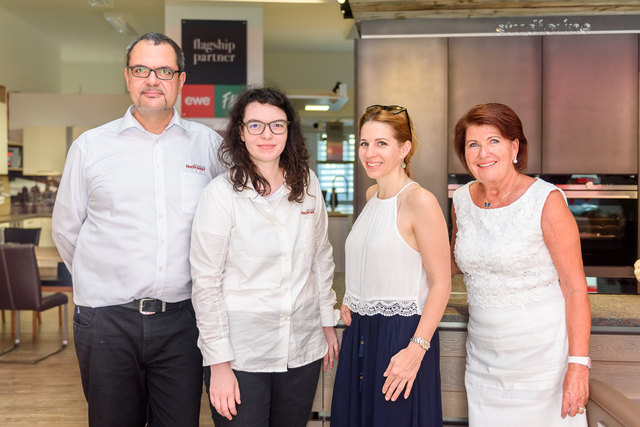 vlnr: Geschäftsführer Thomas Hochrainer, Julia Hochrainer, StRin Carmen Jeitler-Cincelli und Erni Treiber | Foto: zVg psb/dusek