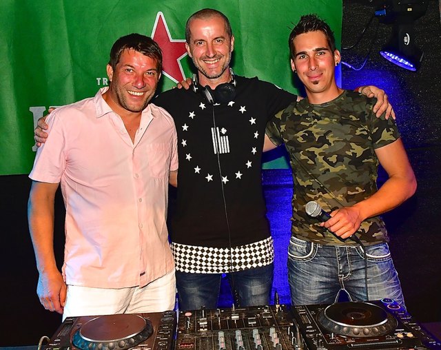 Sommerliche Stimmung bei Hannes Kropiunik, DJ "Dr. Silvano" und DJ Danza | Foto: Arbeiter