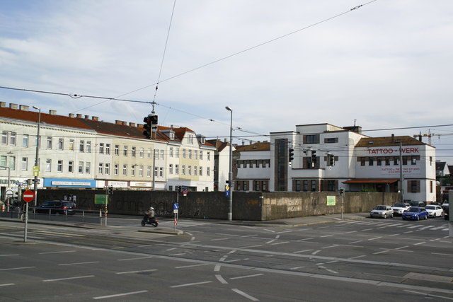 Laut Baupolizei könnte hier ein erlfgeschoßiges Gebäude mit Tiefgarage entstehen.