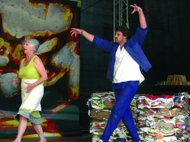 Die "Zipfl-Moidl" mit dem Kaspar: Gertraud Lener und Klaus Windisch Foto: Heidi Holleis