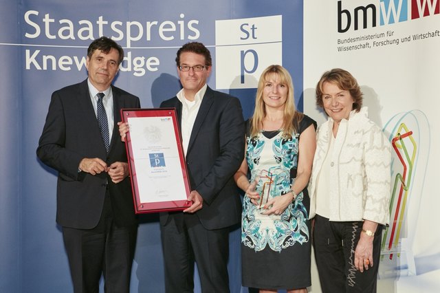 Matthias Tschirf (Sektionschef im Bundesministerium für Wissenschaft, Forschung und Wirtschaft), Hans Kerwat (Geschäftsführer von Weber-Hydraulik), Nina Laub (Leiterin Human Resources von Weber-Hydraulik) und Sonja Zwazl (Präsidentin der Wirtschaftskammer Niederösterreich; v. l.).