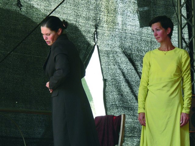 Anna Suitner mit der "Allegorie" Foto: Heidi Holleis