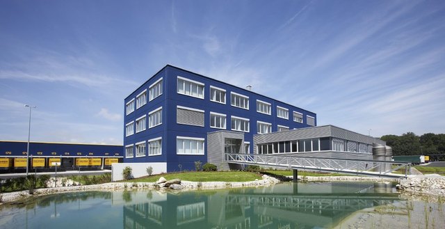 Das Logistikzentrum Hörsching wurde 2008 eröffnet und verfügt über eine Umschlagshalle mit 8.000 Quadratmetern. | Foto: Dachser