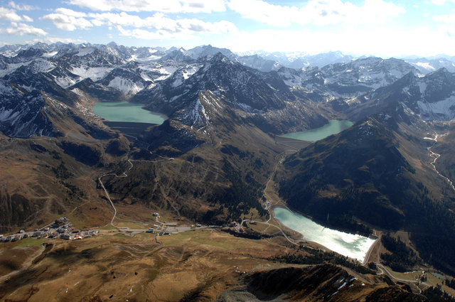 Im Rahmen der Erweiterung der Kraftwerksgruppe Sellrain-Silz ist ein zusätzlicher Speichersee (oben rechts) sowie ein Pumpspeicherwerk geplant.
