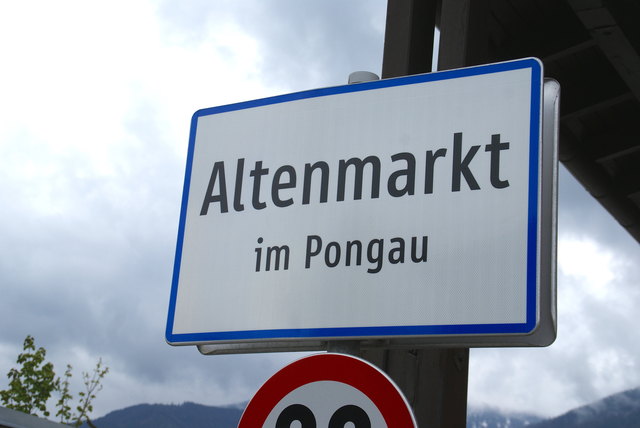 Die Ermittlungen zu den bislang unbekannten Tätern in Altenmarkt laufen. | Foto: Angelika Pehab