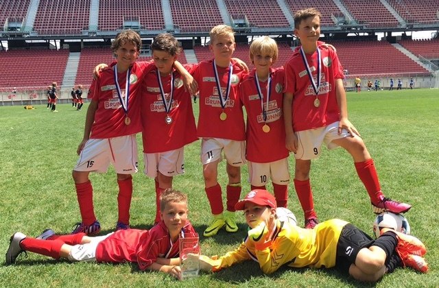 Freut sich über den zweiten Platz: Die U8-Mannschaft des FC Lendorf | Foto: KK