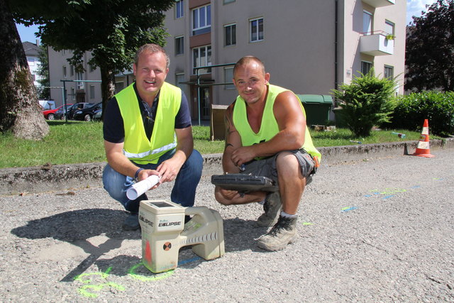 Kontrollieren den unterirdischen Weg des Rollmeiselvortriebs: Bauleiter Arthur Lippitsch und Daniel Leitner