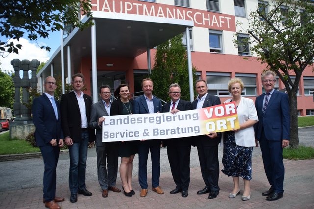 Die Landesregierung demonstriert gelebte Bürgernähe in der Bezirkshauptmannschaft Oberwart.