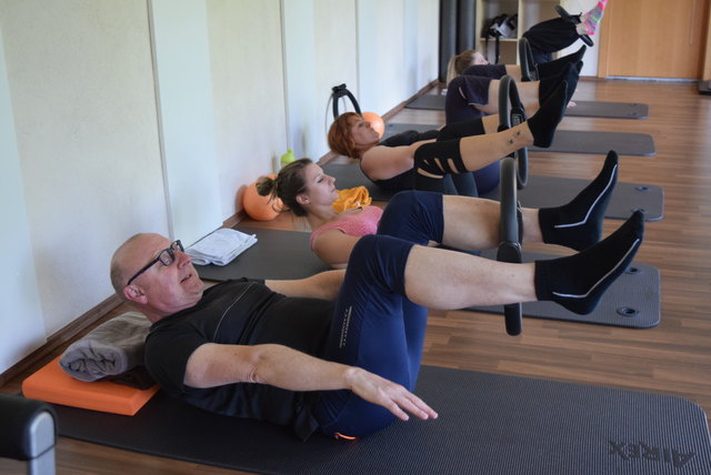 Was nach normalen Sit-ups aussieht, unterliegt beim Pilates bestimmen Kriterien.