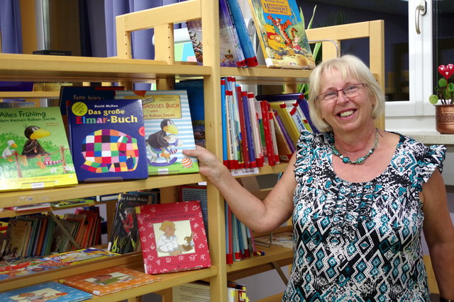 Bibliotheksleiterin und Lesepatin Anneliese Jakob