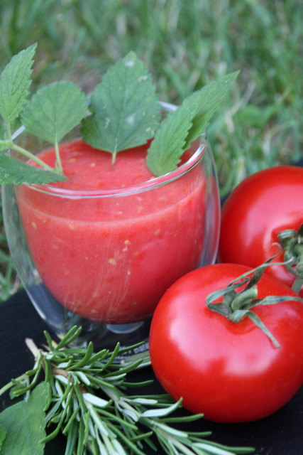 Tom Pom – der würzige Smoothie aus Paradeiser mit Tabasco, Salz und Pfeffer | Foto: Sonja Hießberger