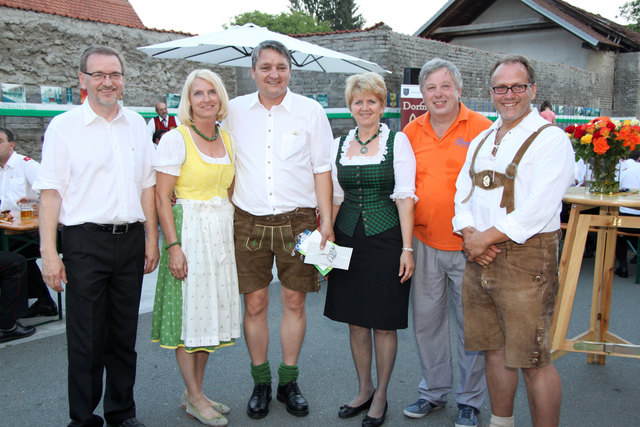 Der Jubilar Bgm. Alois Resch mit dem Gemeindevorstand von Groß St. Florian. | Foto: KK