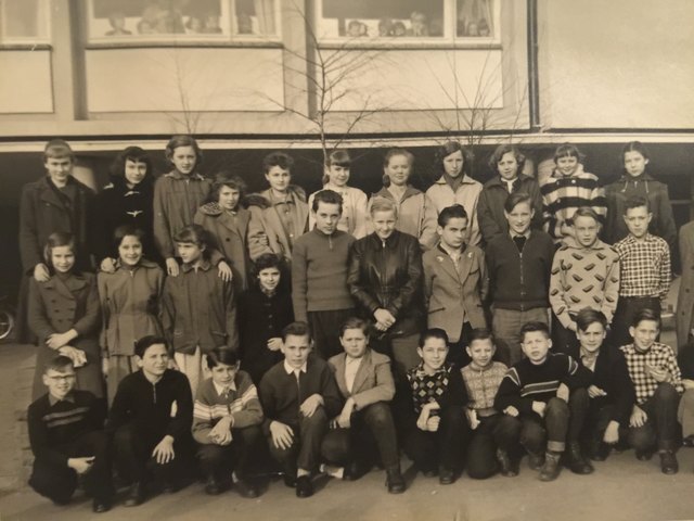 Ich, in der obersten Reihe - zweite von links:  die Größte war ich nie, aber auch nie die Kleinste, außer inmitten meiner Geschwister - hi, hi, hi