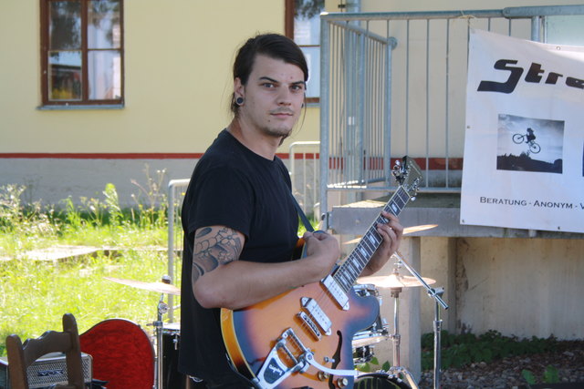Der Streetworker Stefan Rindler lädt etwa auch zum Musizieren ein.