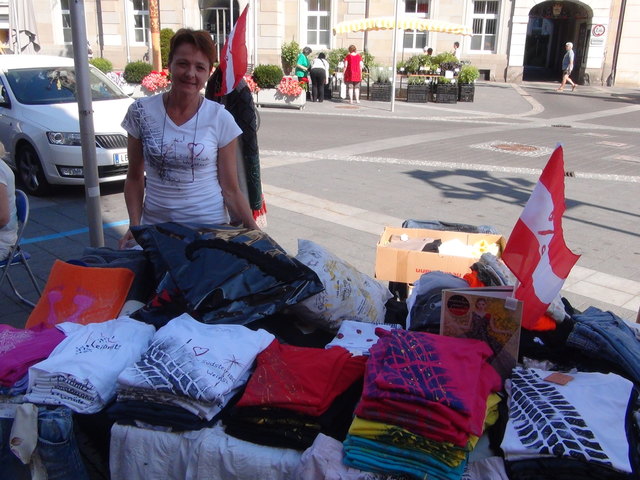 Monika Donner aus Leitring hat Kinder T-Shirts mit der Aufschrift "I love Leibnitz".