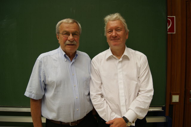 Moderator Dieter zur Nedden mit Referent Gerhard Schüßler,  Vorstand der Univ.-Klinik für Medizinische Psychologie