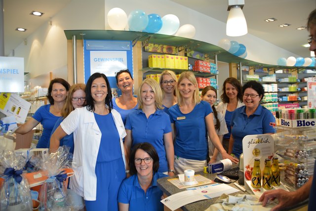 Petra Esletzbichler (3.v.l.) und ihr Team in der Apotheke Wieselburg in der Bahnhofstraße.