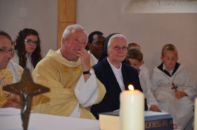 Pfarrer Peter Weberhofer und Sr. Michaela Schreiner haben schon gemeinsam die Schulbank gedrückt - heute feiern sie ihr Goldenes Priester- bzw. Professjubiläum