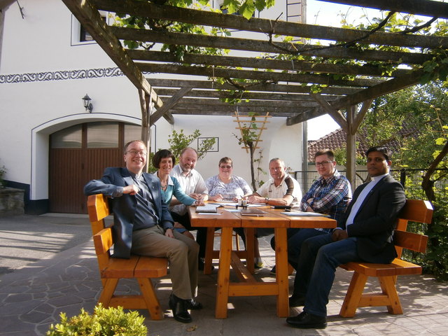 Das Pfarrteam in Steinakirchen: Hans Lagler, Christiane Dolezal, Robert Plank, Erika Pichlmayer, Thomas Pflügl, Paul Przybysz und Thomas Neernakunnel.