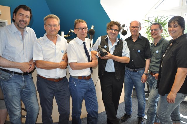 Ein großer Tag für das Njoy-Radio Team war die Eröffnung des neuen Sendestudios am Hauptplatz 15 v.l. Bürgermeister  Josef Wallner, Prof. Harald Reiser, Programmleiter Werner Strohmeier GF. Dolf Maurer, Stadtmarketingchef ,Vizebgm. Toni Fabian Vizebgm. Jürgen Kovacic und Stadträtin  Barbara Spiz