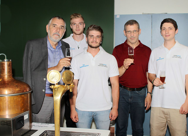 Perfekt funktionierendeselbst gebaute Bierbrauanlage der Schüler. | Foto: Krainer