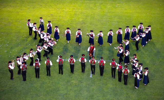 Der Stabführer geht im Normalfall vor der Musik. Bei Showprogrammen platziert er sich so, dass ihn alle Musiker sehen können. | Foto: TVB Bischofshofen
