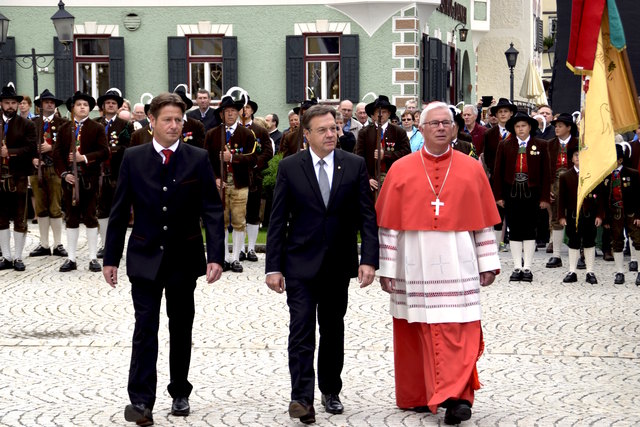 BM Stefan Seiwald, LH Günther Platter und Erzbischof Franz Lackner beim den Jubiläumsfeierlichkeiten in St. Johann.