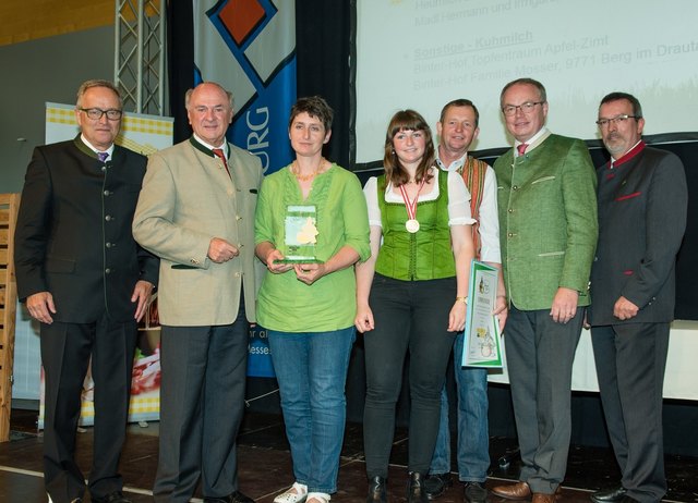 Messepräsident Scheutz, Landeshauptmann Erwin Pröll, Birgit, Elisabeth und Sepp Mosser, Landesrat Pernkopf und Juryleiter DI Roggenhofer