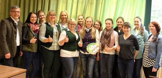 Funktionärinnen und Funktionäre der Salzburger Landjugend mit Landesrat Schwaiger.