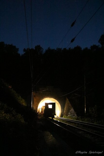 Rund um die Uhr wird an der Westbahnstrecke im Bereich Rekawinkel gearbeitet.