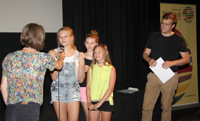 Moderatorin Julia Pichler, Marie Pfleger, Lea Eichinger, Lorena Messner und LAbg. Stefan Kaineder (v. l.).