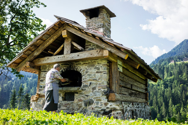 Mühlenwanderweg und Brotbackkurs: Die Lesachtaler Brotherstellung wurde von der UNESCO zum immatriellen Weltkulturerbe erhoben. In fünf Mühlen wird heute noch Korn gemahlen