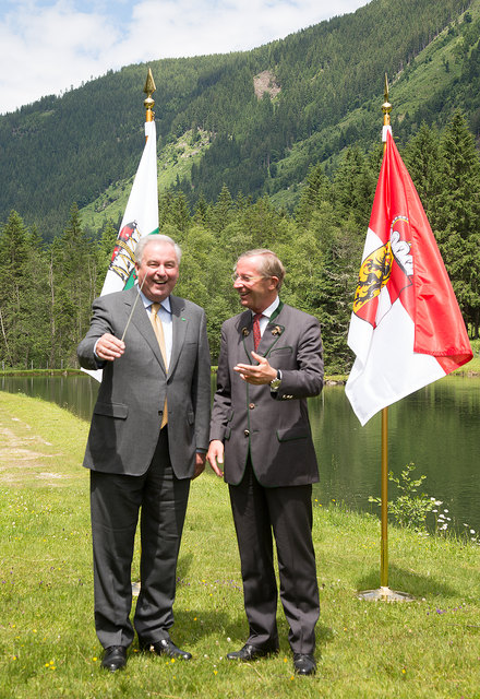 Landeshauptmann Wilfried Haslauer übergibt Vorsitz der LH-Konferenz an Hermann Schützenhöfer | Foto: LMZ