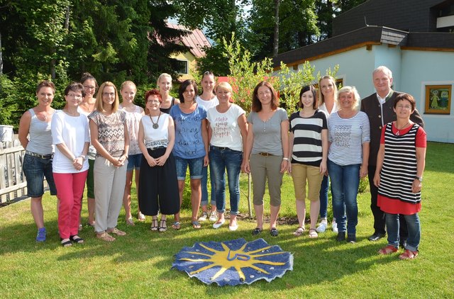14 Pädagoginnen aus fünf Gemeinden kamen zu einer Fortbildung nach Mallnitz