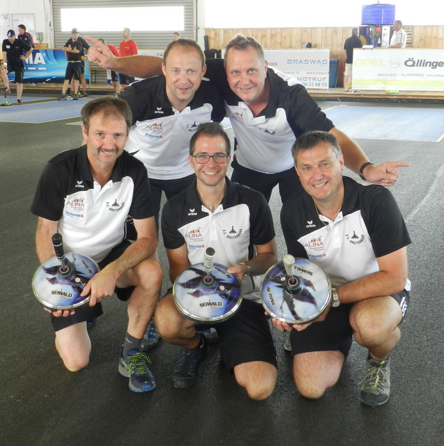 Für den SCB spielten Alexander, Roland und Wolfgang Hechenblaikner, Dieter Adler sowie Josef Neururer.