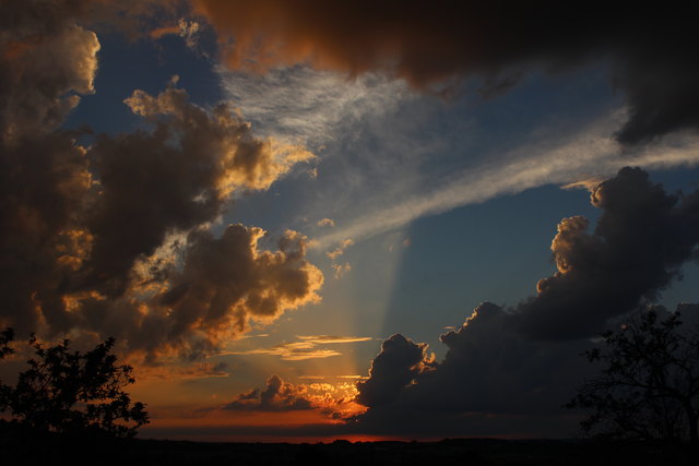 ...mal schauen welches Wetter diese Wolken morgen bringen.